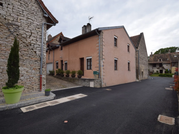 Maison en pierre à vendre à Sennecey-le-Grand – Opportunité d'investissement
