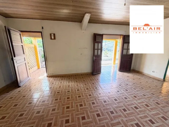 Maison F4 à rénover à Le Vauclin – Potentiel et proximité commerciale