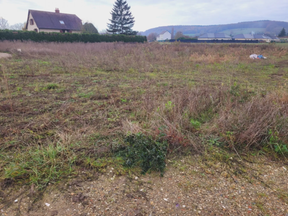 Terrain constructible viabilisé à Hondouville - Vue campagne, proximité commodités