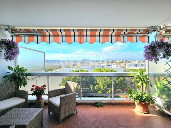 Appartement à Juan-les-Pins avec vue dégagée et terrasse sur la Côte d'Azur