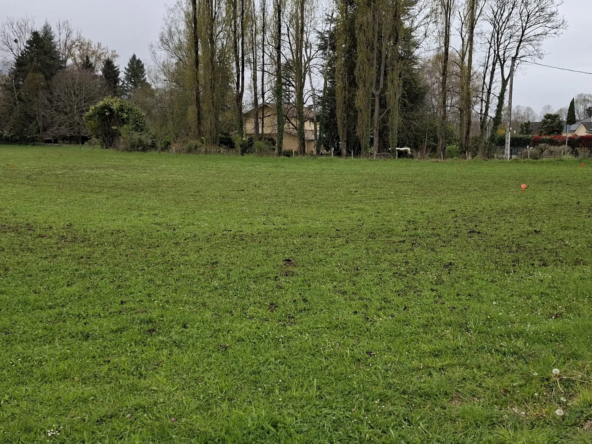 Terrain constructible de 1201 m² à Ogeu-les-Bains, environnement calme et naturel
