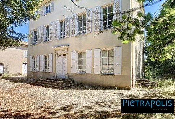 Grand plateau à aménager en duplex avec jardin privatif à Saint-Georges-de-Reneins