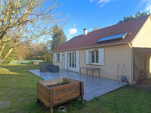 Maison individuelle avec terrasse et grand terrain à Bouzy-la-Forêt