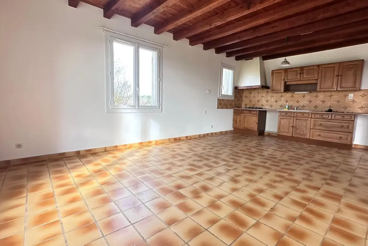 cuisine/séjour - kitchen/living area to renovate Maison de plain-pied avec 4 chambres et vue sur la campagne à Faux 