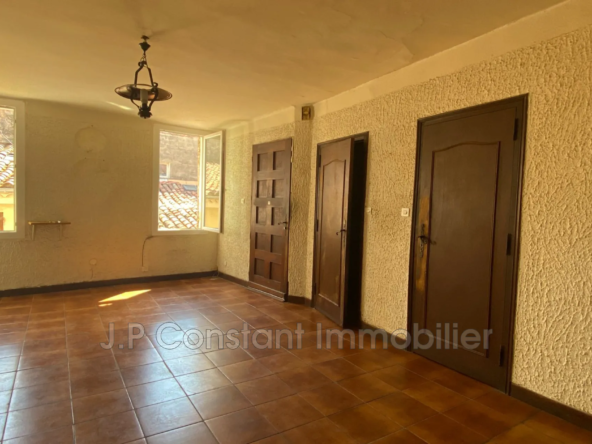 Appartement T3 à La Ciotat proche Vieux Port, à rénover, 2 chambres, centre historique