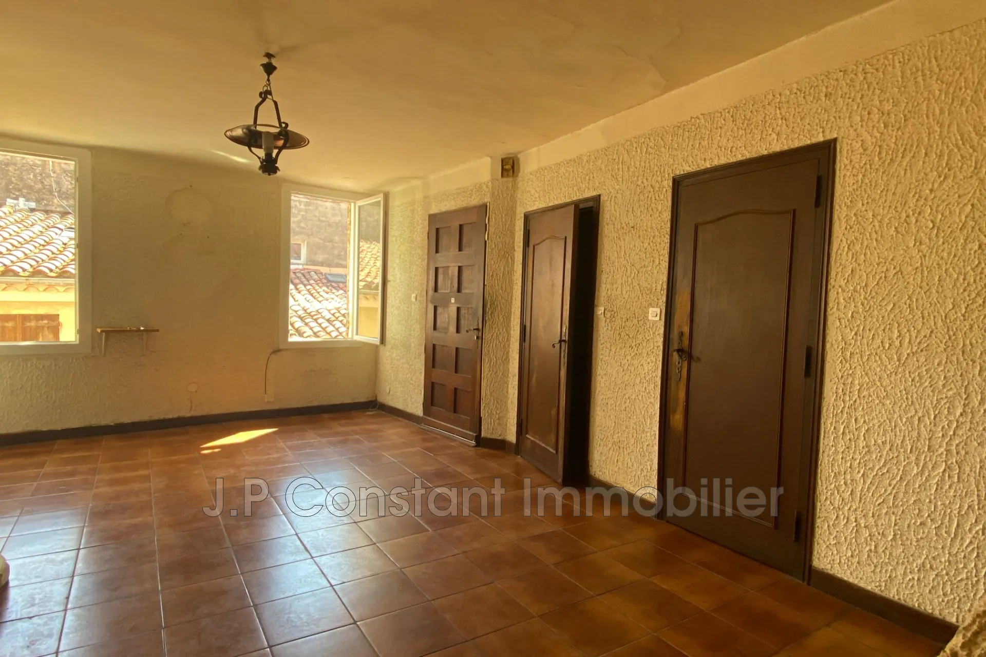 Appartement T3 à La Ciotat proche Vieux Port, à rénover, 2 chambres, centre historique 
