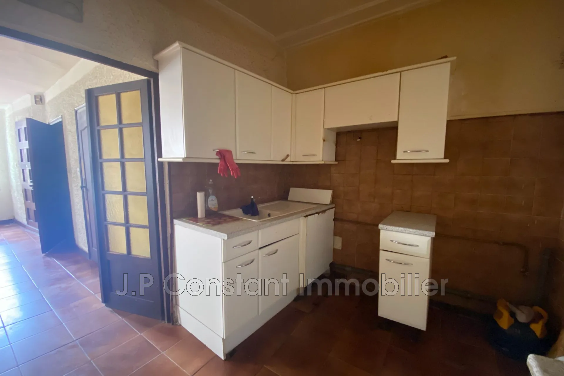 Appartement T3 à La Ciotat proche Vieux Port, à rénover, 2 chambres, centre historique 