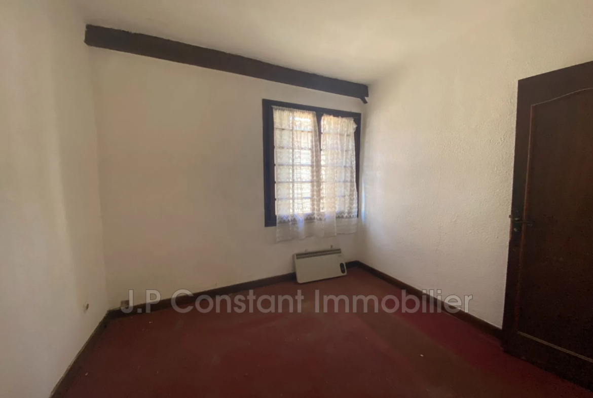 Appartement T3 à La Ciotat proche Vieux Port, à rénover, 2 chambres, centre historique 