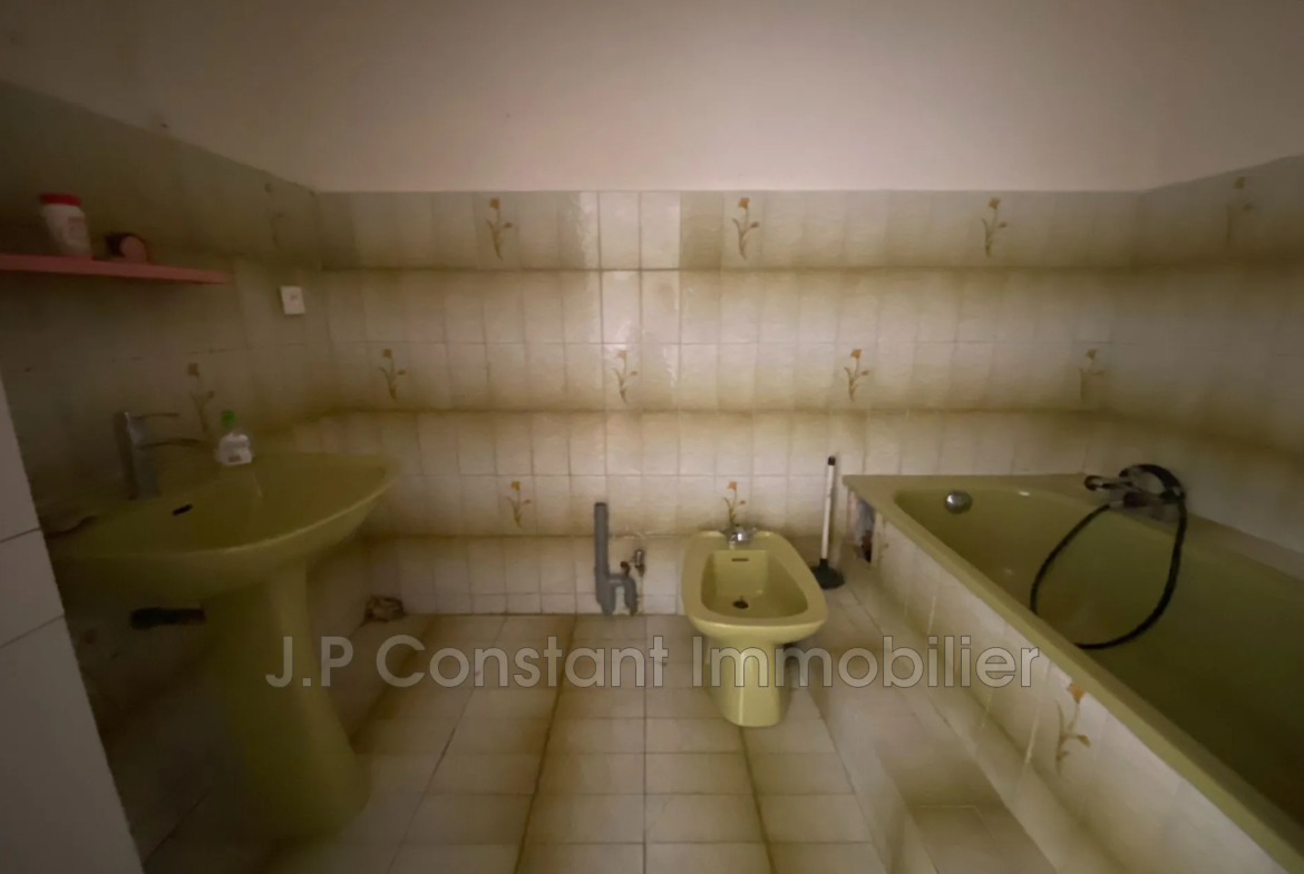 Appartement T3 à La Ciotat proche Vieux Port, à rénover, 2 chambres, centre historique 