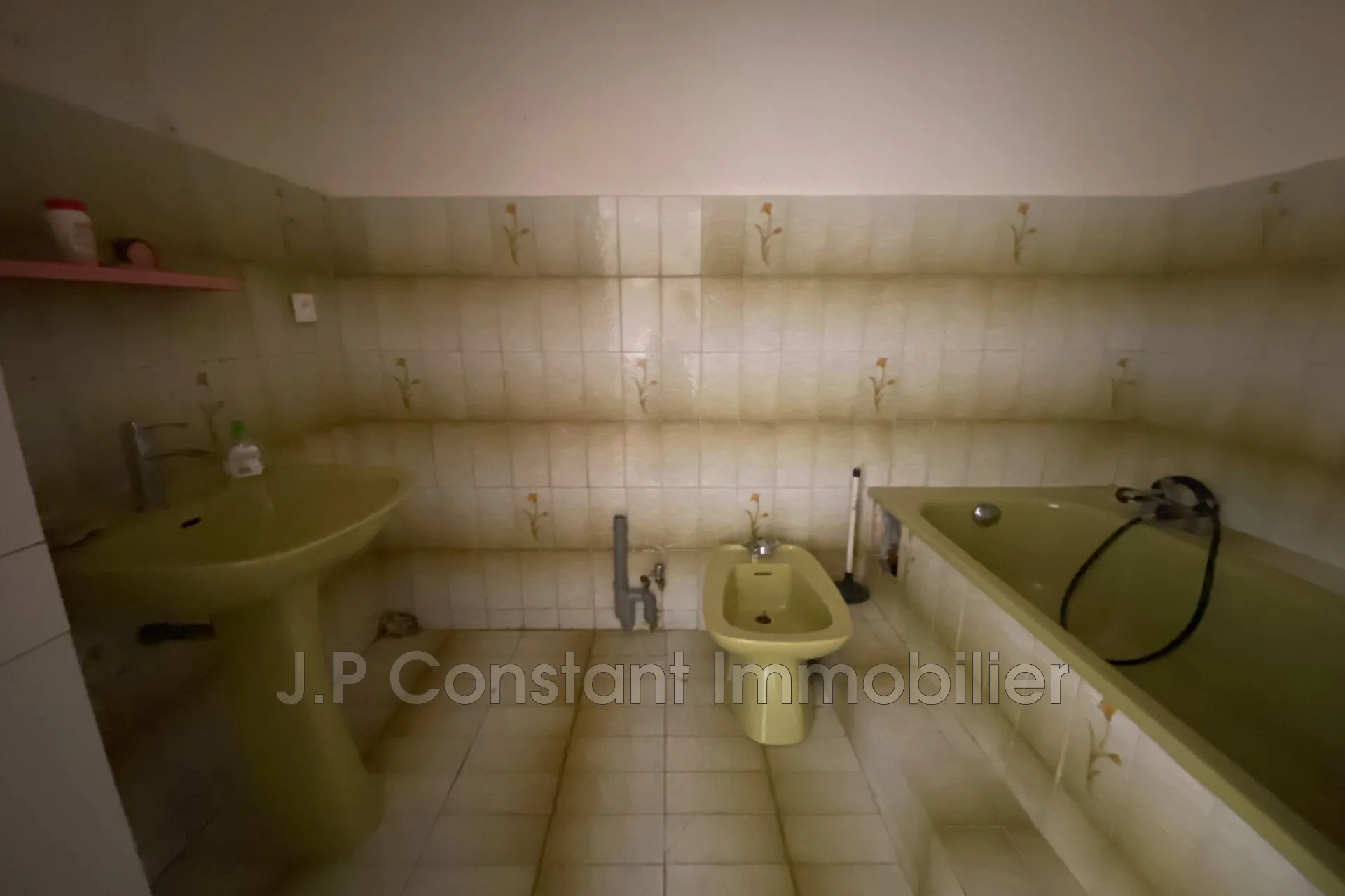 Appartement T3 à La Ciotat proche Vieux Port, à rénover, 2 chambres, centre historique 