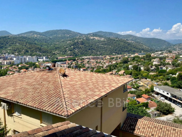 Appartement 4 pièces avec terrasse et vue dégagée à La Trinité