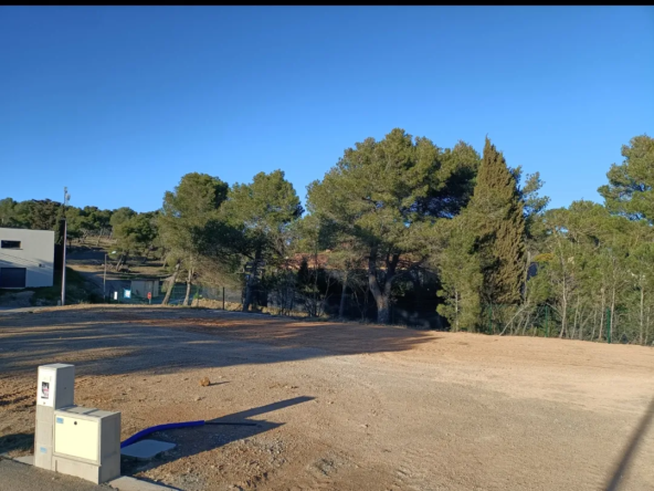 Terrain constructible de 395 m² à Lézignan-Corbières dans le quartier de la Pinède