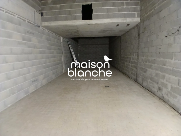 Local commercial à vendre à Airvault de 578 m², avec potentiel de rénovation