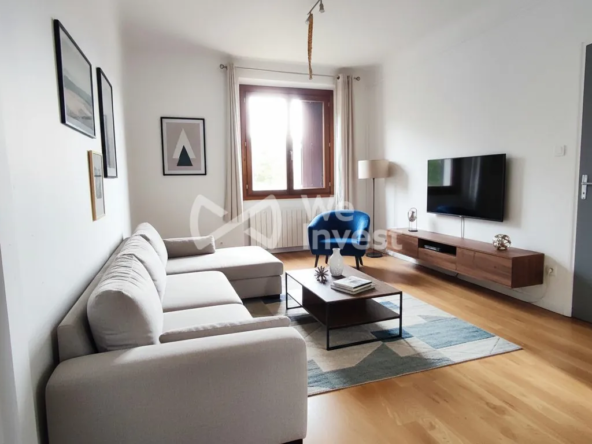 Immeuble avec local commercial et appartement rénové à Cransac les Thermes