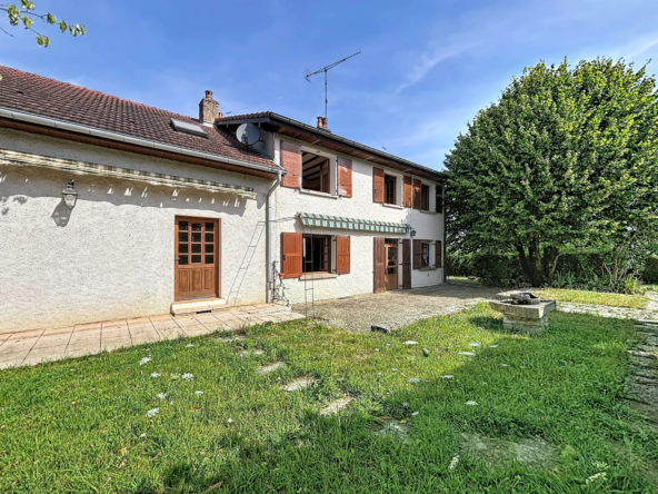 Maison de caractère avec grands garages et dépendances à Bourguignon-lès-la-Charité