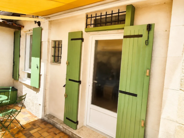 Maison de plain-pied rénovée avec cour à Fontvieille