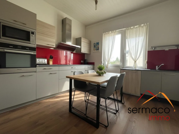Cuisine générée par l'IA A vendre appartement de 96 m² avec balcon, parking privé et cave à Sarreguemines