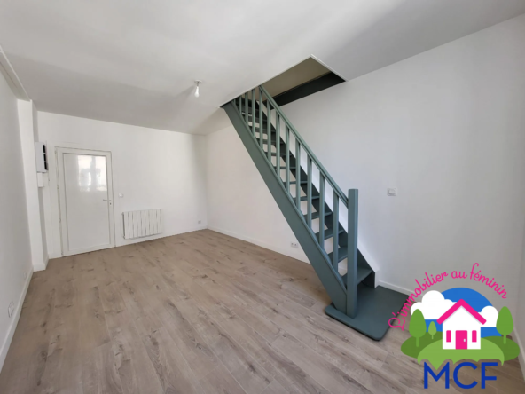 Charmant appartement duplex rénové de 47 m² à Bréval, proche commodités
