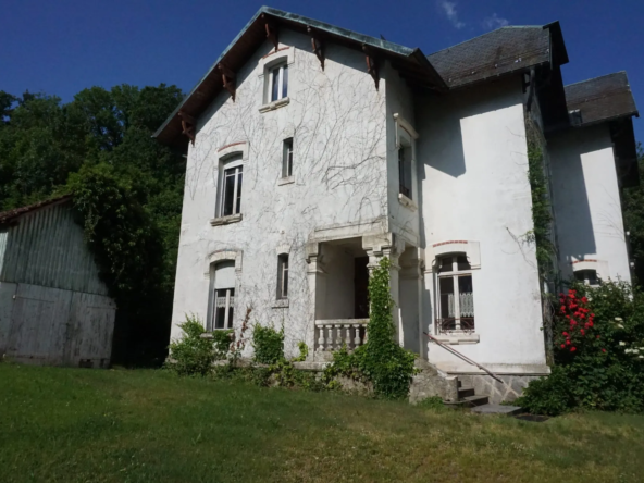 Splendide manoir à Saulxures-sur-Moselotte à rénover avec 6 chambres et grand potentiel