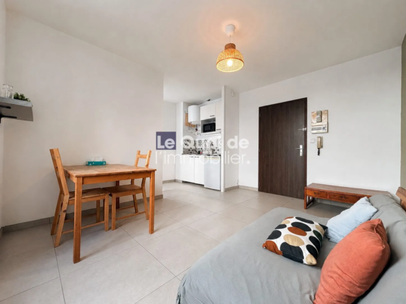 Studio à Grenoble de 25 m² avec DPE C, emplacement premium, rénové et proche Gare et Tramway