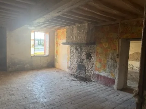 Maison à rénover à Trinay proche Orléans avec grand potentiel