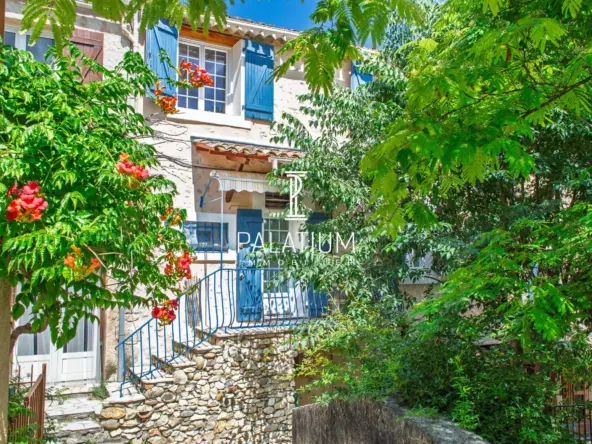 Maison de ville à Volonne avec potentiel de rénovation, 3 chambres, cave, balcon, proche axes principaux