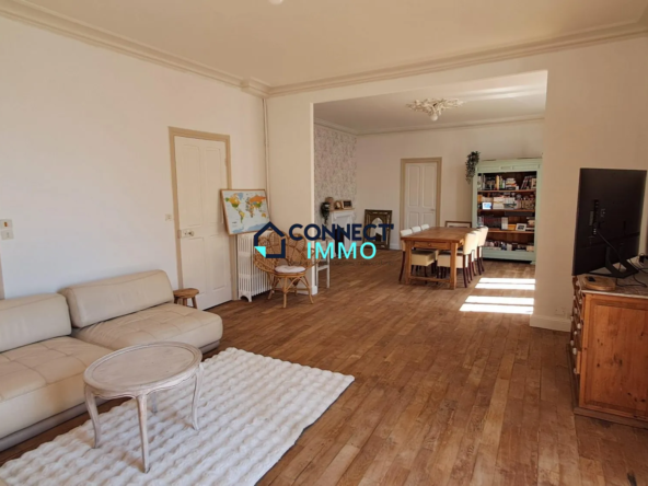 Immeuble à vendre à Gourin avec fort potentiel locatif