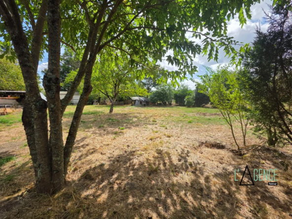 Terrain de 1524 m² à Peujard, idéal pour votre projet immobilier