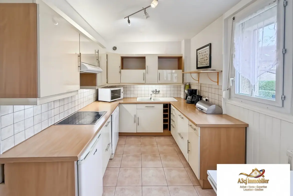 Maison en Pierre à Revin - Quartier La Campagne, 2 Chambres, Jardin, Annexe 