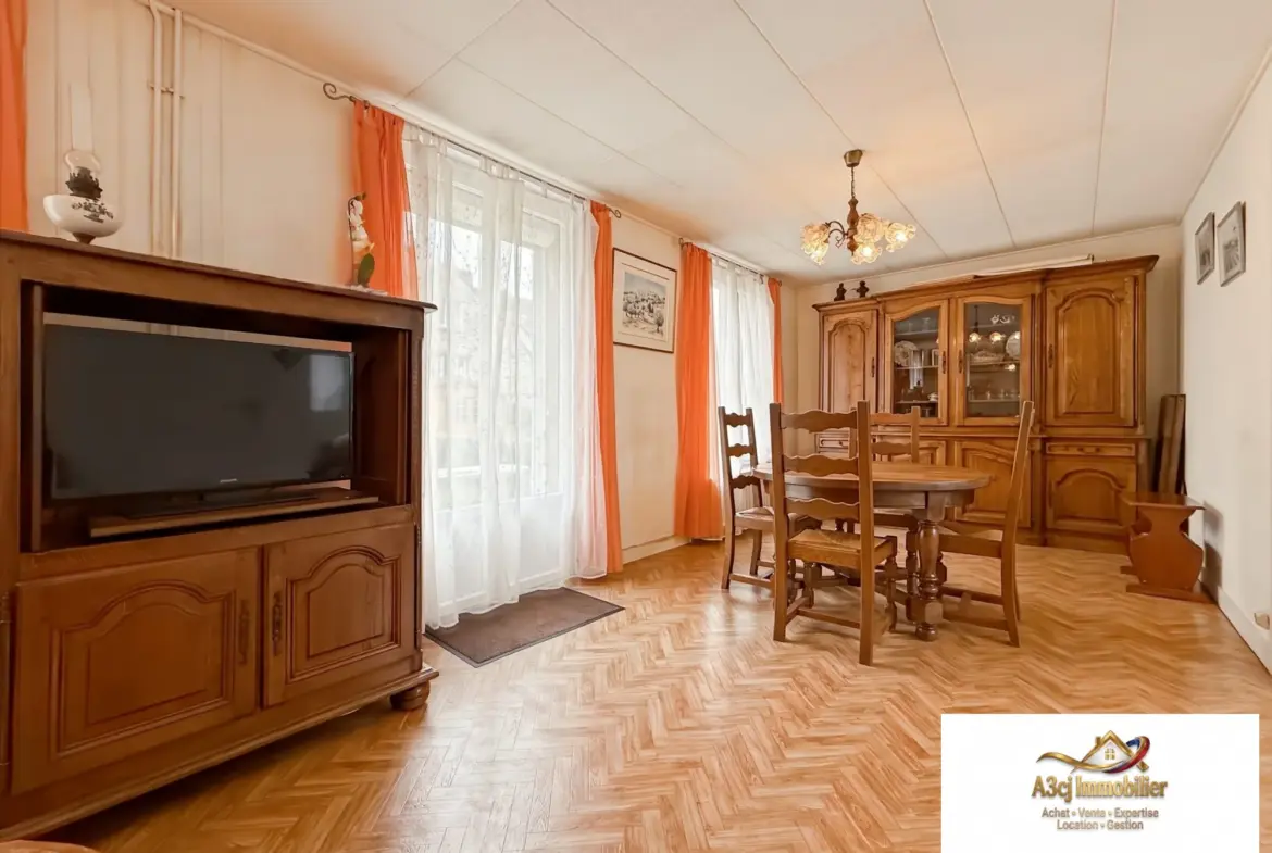 Maison en Pierre à Revin - Quartier La Campagne, 2 Chambres, Jardin, Annexe 