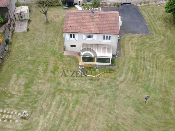 Maison avec sous-sol aménagé et grand terrain à Vernoux-en-Gâtine