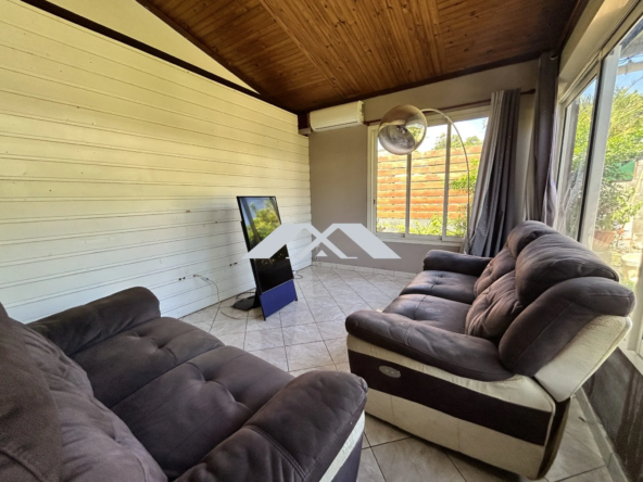 Maison à vendre de 127 m² à Saint-Benoît avec jardin et potentiel de rénovation