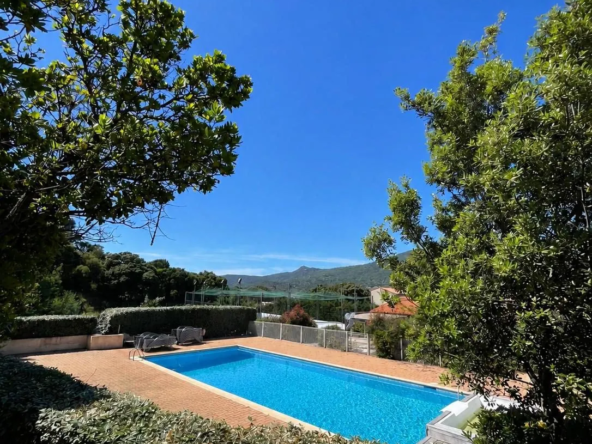 Studio meublé avec vue mer et piscine à Propriano - Opportunité d'investissement