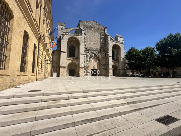 Maison de village à aménager avec potentiel exceptionnel près de la Basilique à Saint-Maximin