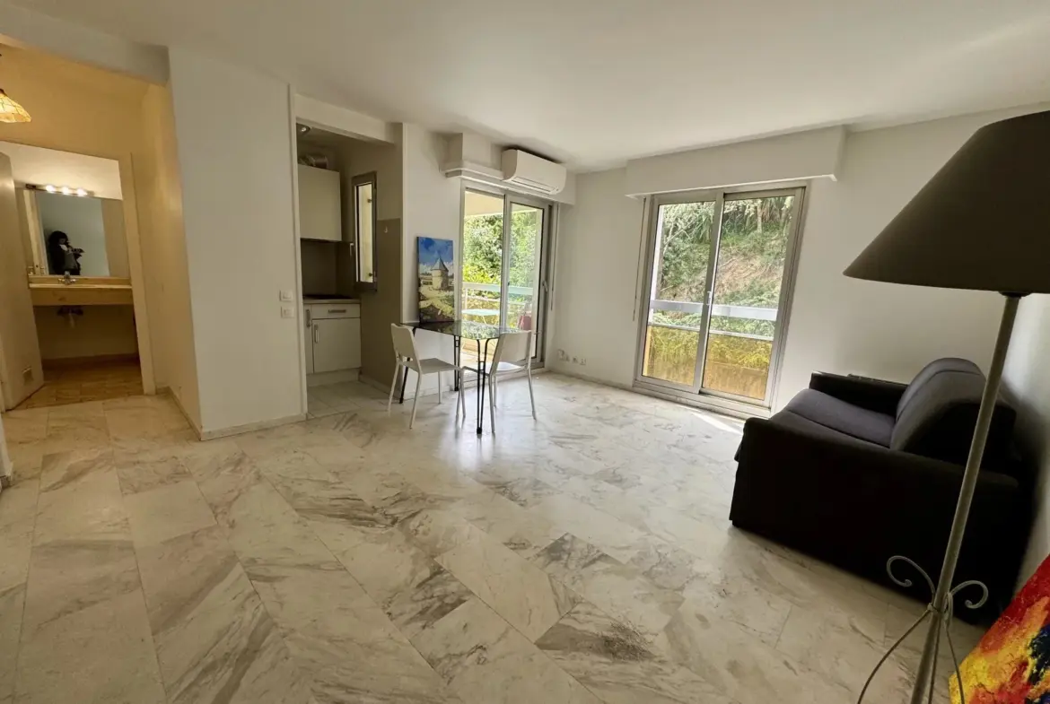 Vente d'un studio lumineux de 30 m² avec terrasse à Nice Parc Impérial 