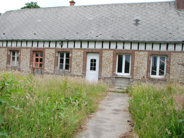Maison en briques et silex à rénover proche Fécamp, 81 m², authentique et proche mer