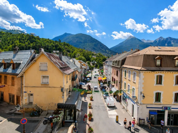 Charmant appartement T3 de 66,95 m² en plein centre de Briançon avec cave