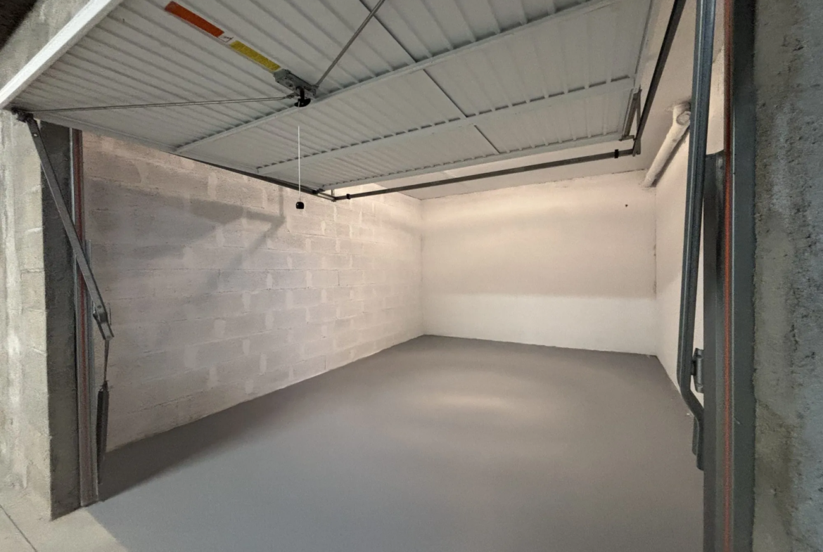 Garage de 17 m² à Ajaccio sur la route des Sanguinaires 