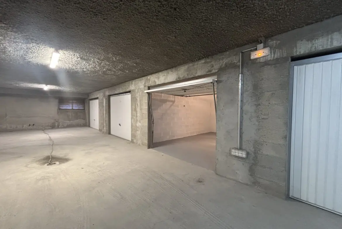 Garage de 17 m² à Ajaccio sur la route des Sanguinaires 