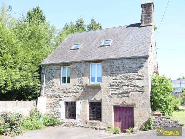 Charmante maison de ville en pierre à Sourdeval avec jardin et garage
