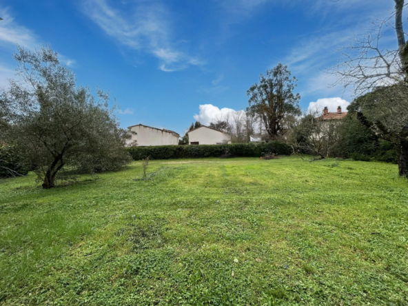 Terrain constructible de 548 m² à Toulouse - Possibilité de construction