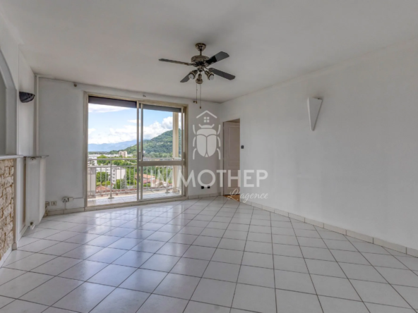 Appartement à vendre à Eybens de 3 pièces avec balcon et vue montagne
