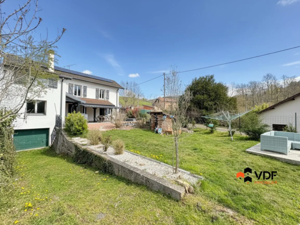 Maison individuelle à vendre avec vue sur la campagne à Thizy-les-Bourgs