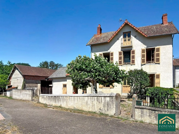 Corps de ferme en pierre à restaurer avec dépendances nombreuses à Saint-Sylvestre-Pragoulin