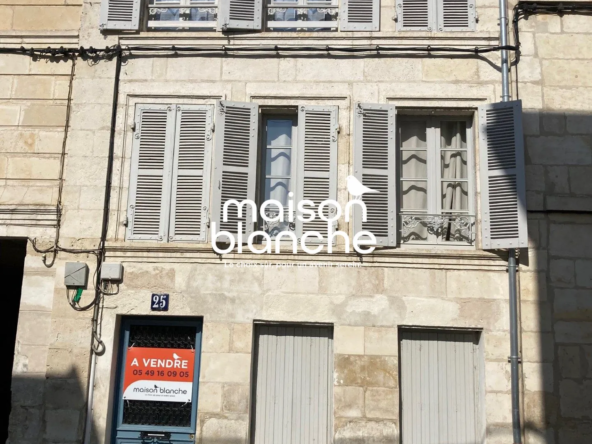Maison de ville à vendre à Saint-Maixent-l’École avec cour et garage
