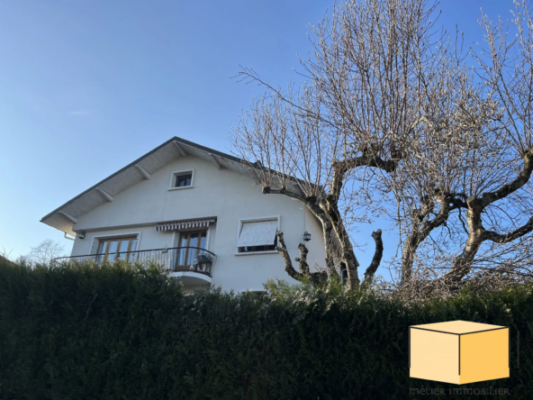 Villa en viager à Belley avec grand potentiel et proximité des écoles