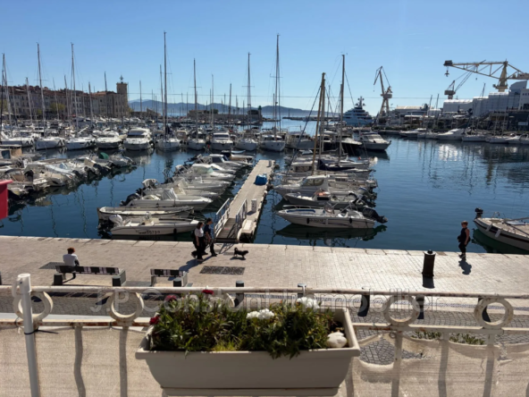 Appartement T3 avec Vue sur le Vieux Port à La Ciotat - Investissement et rénovations