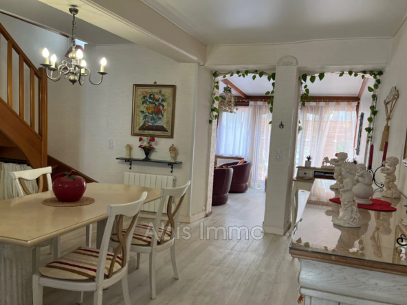 Maison de ville rénovée à vendre au centre de Les Villages Vovésens