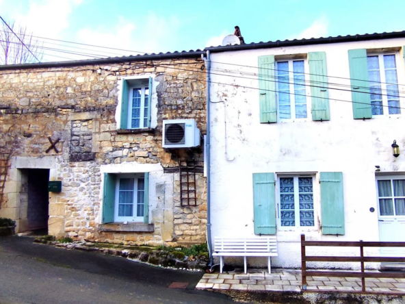 Maison authentique avec dépendance et terrain naturel à Grandjean