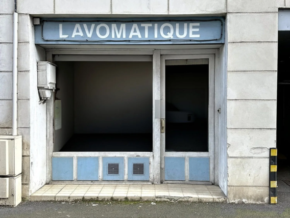 Local commercial de 37 m² à vendre avec vitrine et stationnement gratuit à Séméac